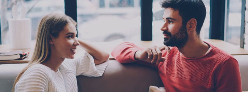 5-tips-on-how-to-talk-to-significant-other-about-money A man and a woman in a relationship discuss their money.